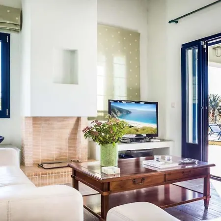 Sleeps 4 Pool Air Con Wifi *