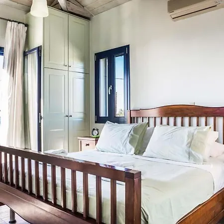 Sleeps 4 Pool Air Con Wifi Willa *